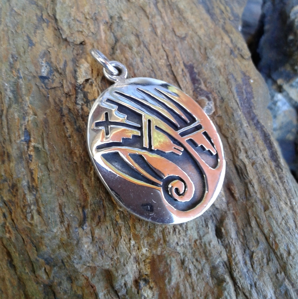 Sterling Silver Disc Cave Wall Art PENDANT - Picture 7 of 7